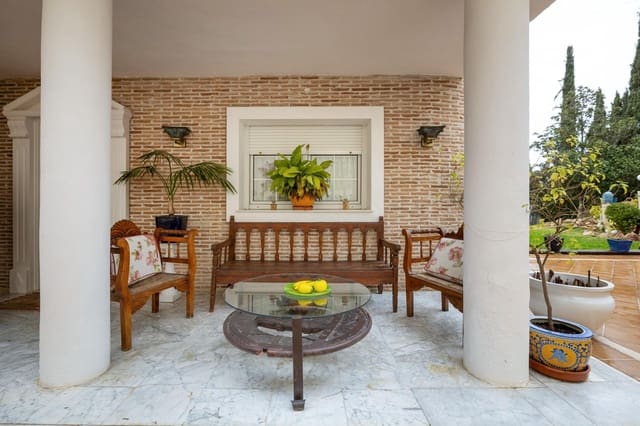 5 soverom Villa til salgs i Granada by med svømmebasseng garasje - € 1 600 000 (Ref: 8972518)