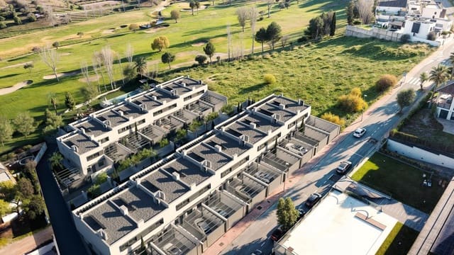 3 Zimmer Reihenhaus zu verkaufen in Las Gabias mit Pool Garage - 292.000 € (Ref: 8988536)