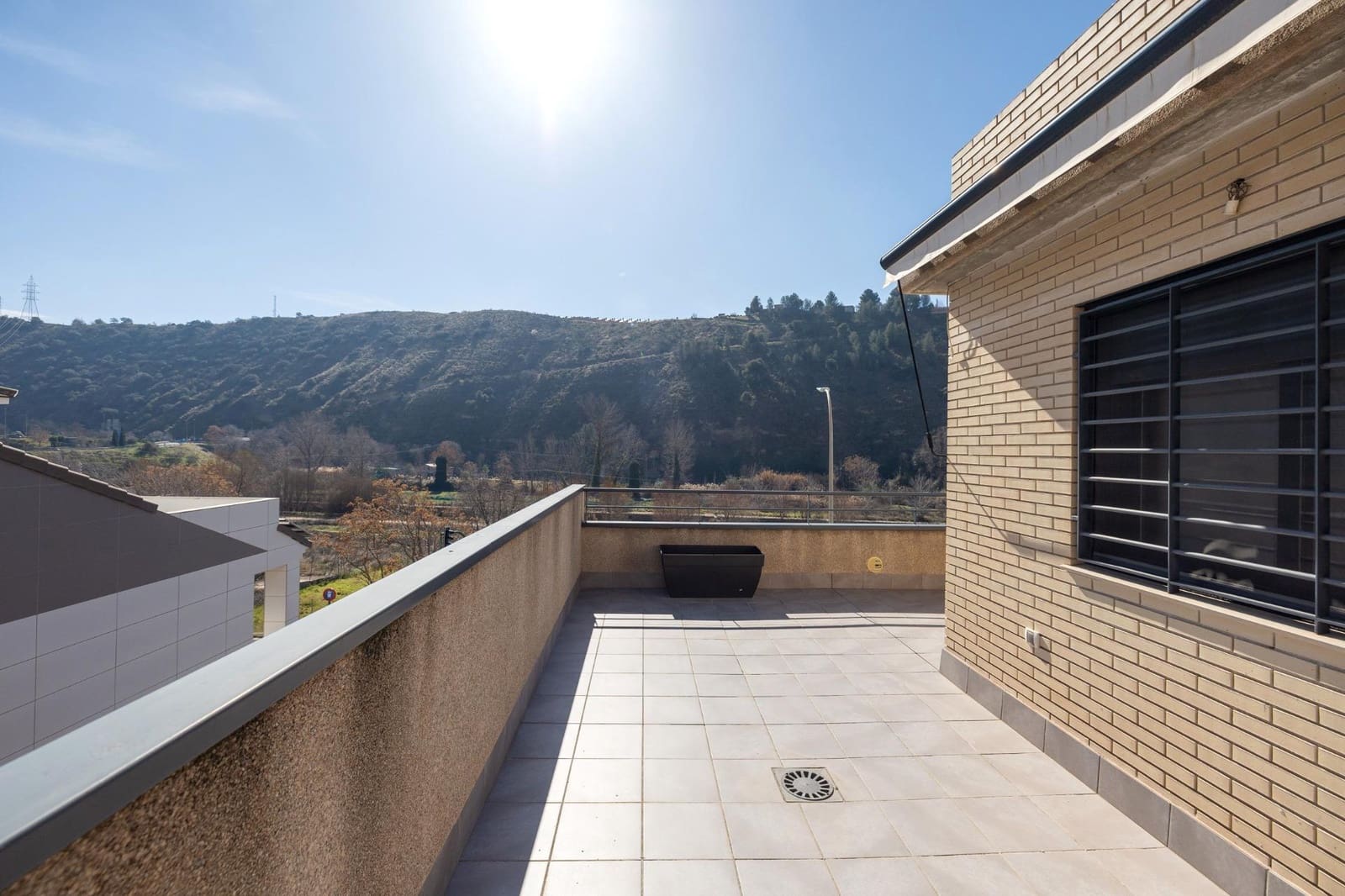 4 soveværelse Villa til salg i Granada by med garage - € 484.000 (Ref: 9014193)