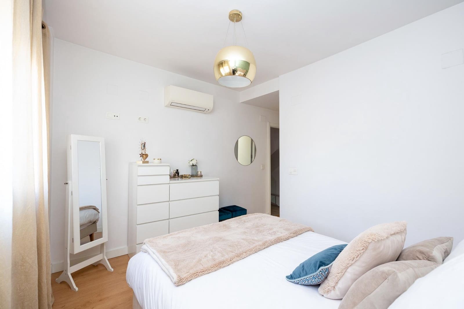 4 soveværelse Villa til salg i Granada by med garage - € 484.000 (Ref: 9014193)