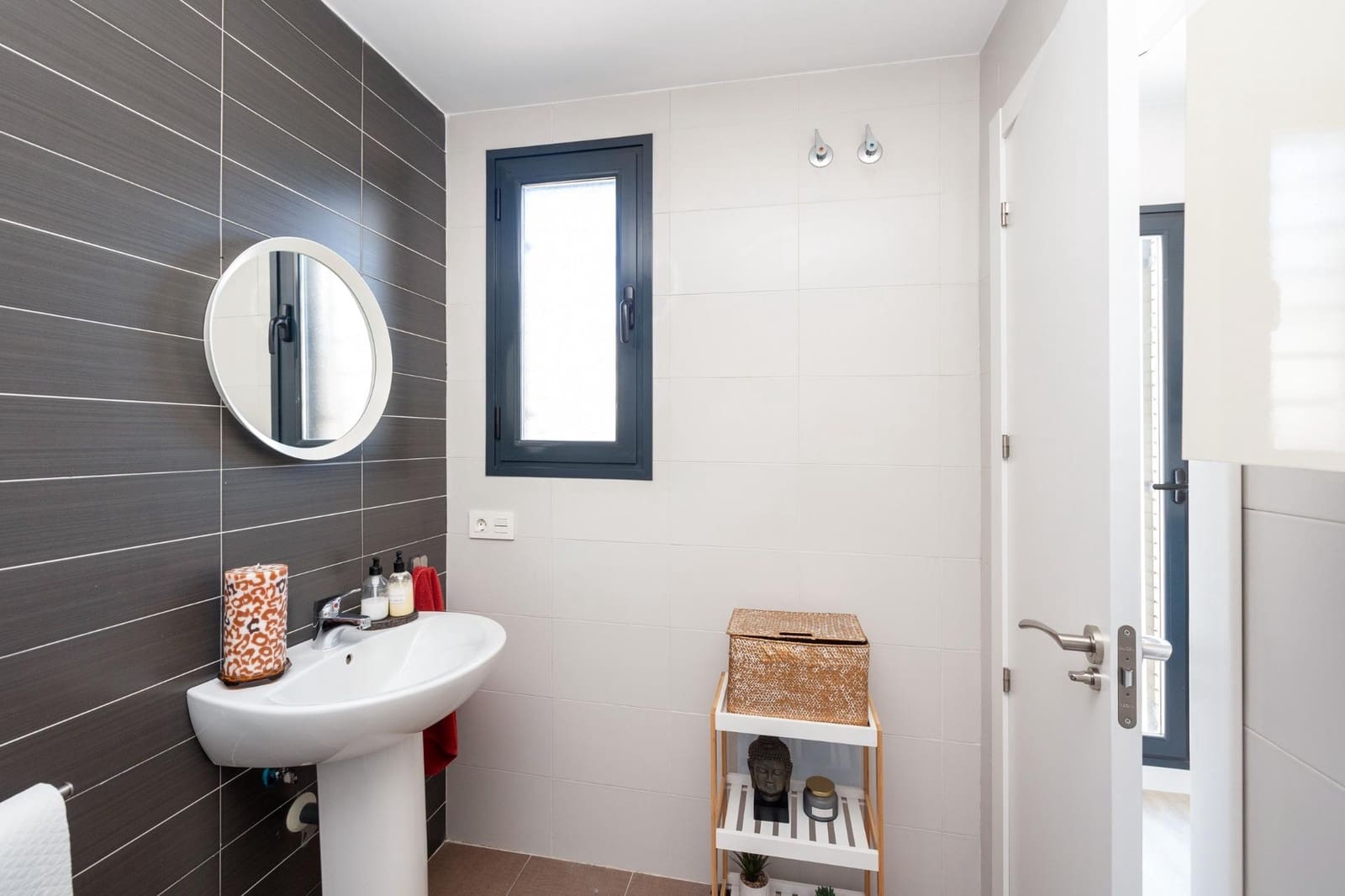 4 soveværelse Villa til salg i Granada by med garage - € 484.000 (Ref: 9014193)