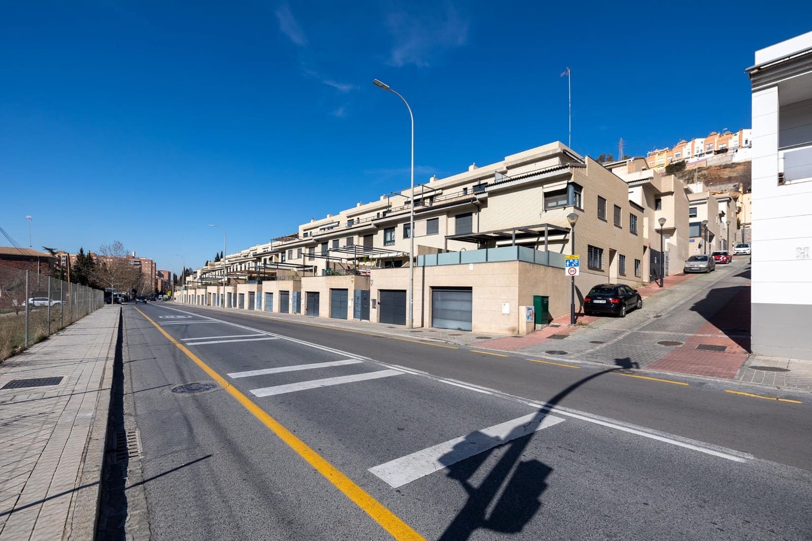 4 soveværelse Villa til salg i Granada by med garage - € 484.000 (Ref: 9014193)