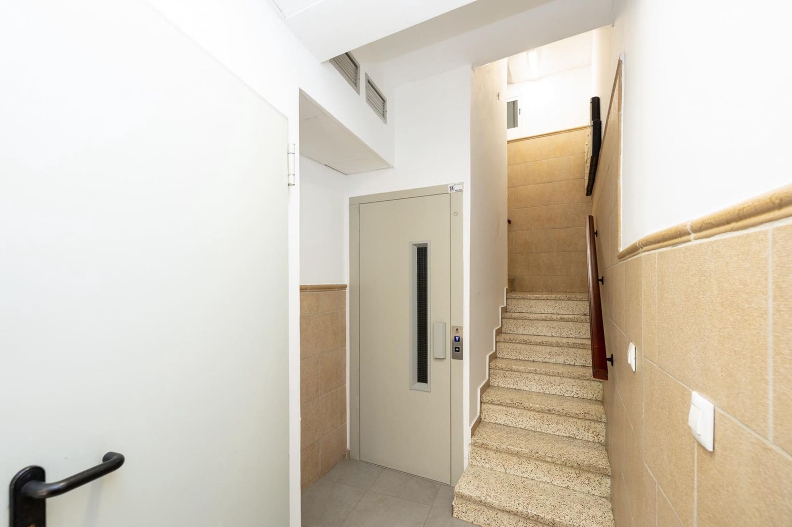 2 soveværelse Lejlighed til salg i Granada by - € 195.000 (Ref: 9014195)