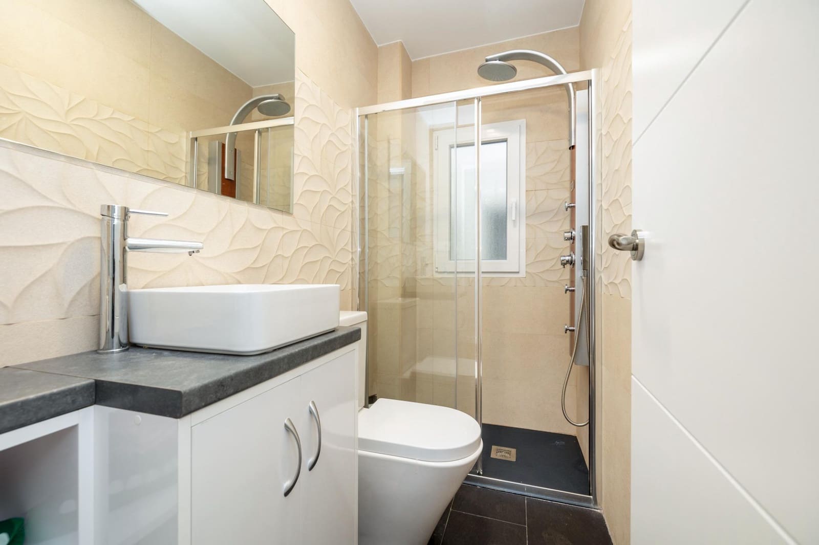 2 soveværelse Lejlighed til salg i Granada by - € 195.000 (Ref: 9014195)