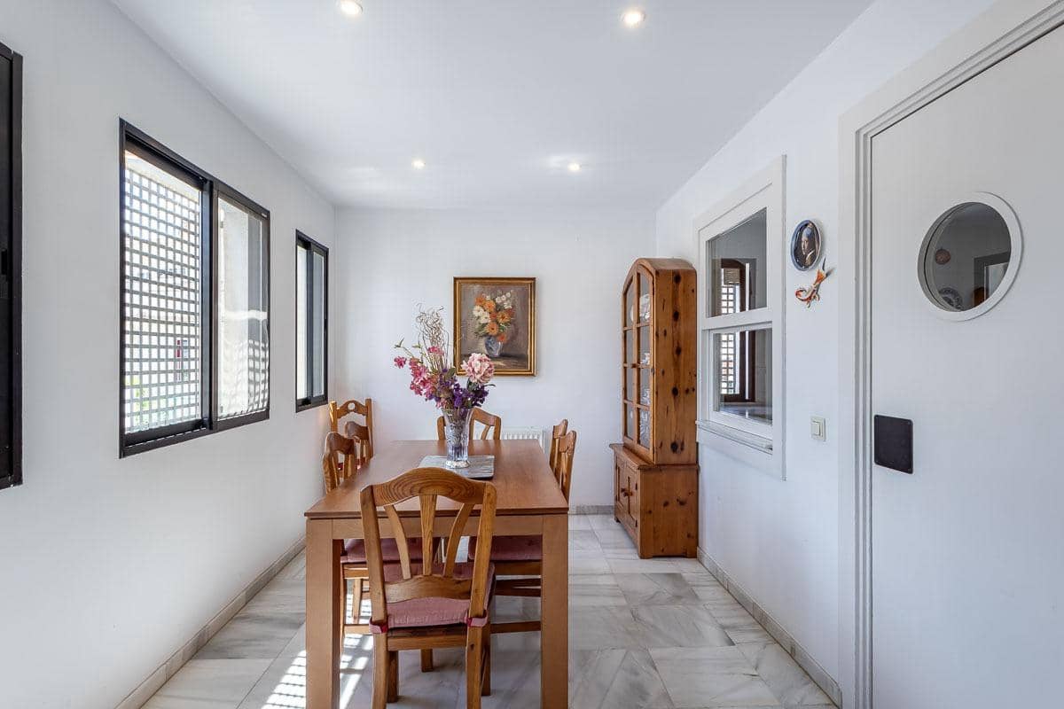 4 soveværelse Villa til salg i Granada by med garage - € 775.000 (Ref: 9018379)