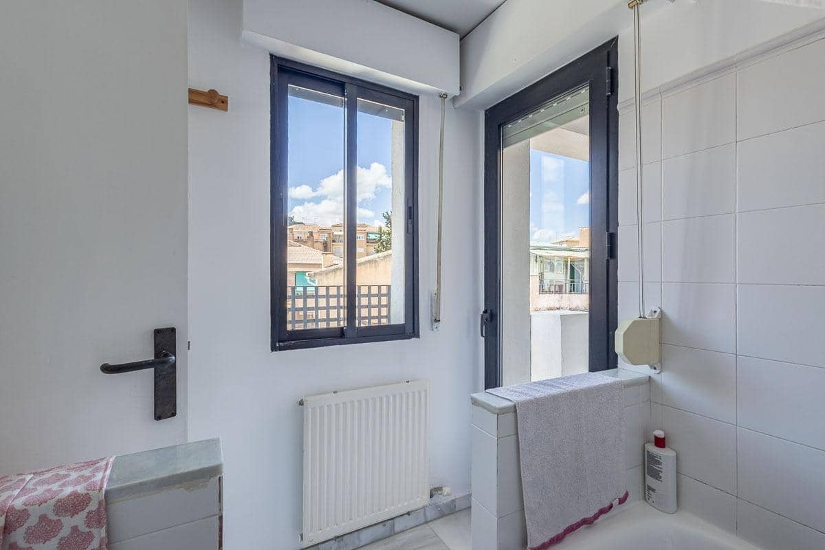 4 soveværelse Villa til salg i Granada by med garage - € 775.000 (Ref: 9018379)