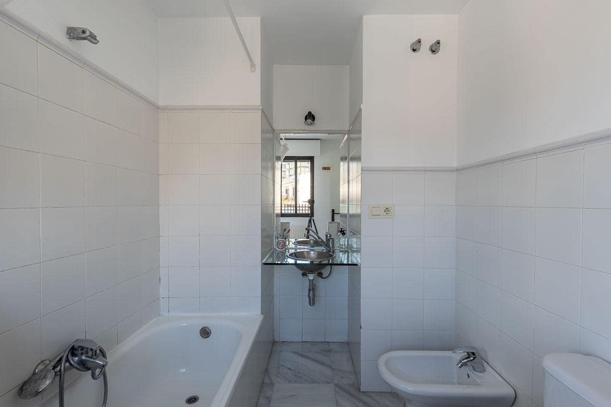 4 soveværelse Villa til salg i Granada by med garage - € 775.000 (Ref: 9018379)