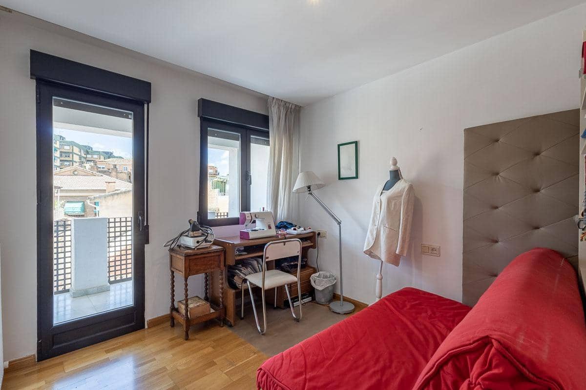 4 soveværelse Villa til salg i Granada by med garage - € 775.000 (Ref: 9018379)