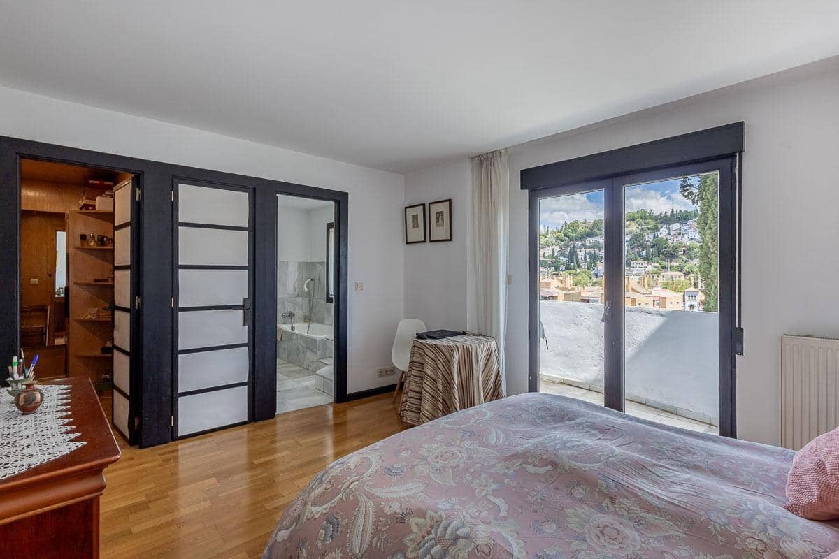 4 soveværelse Villa til salg i Granada by med garage - € 775.000 (Ref: 9018379)