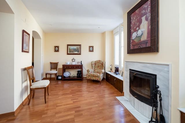 4 slaapkamer Rijtjeshuis te koop in Loja - € 155.000 (Ref: 9023325)