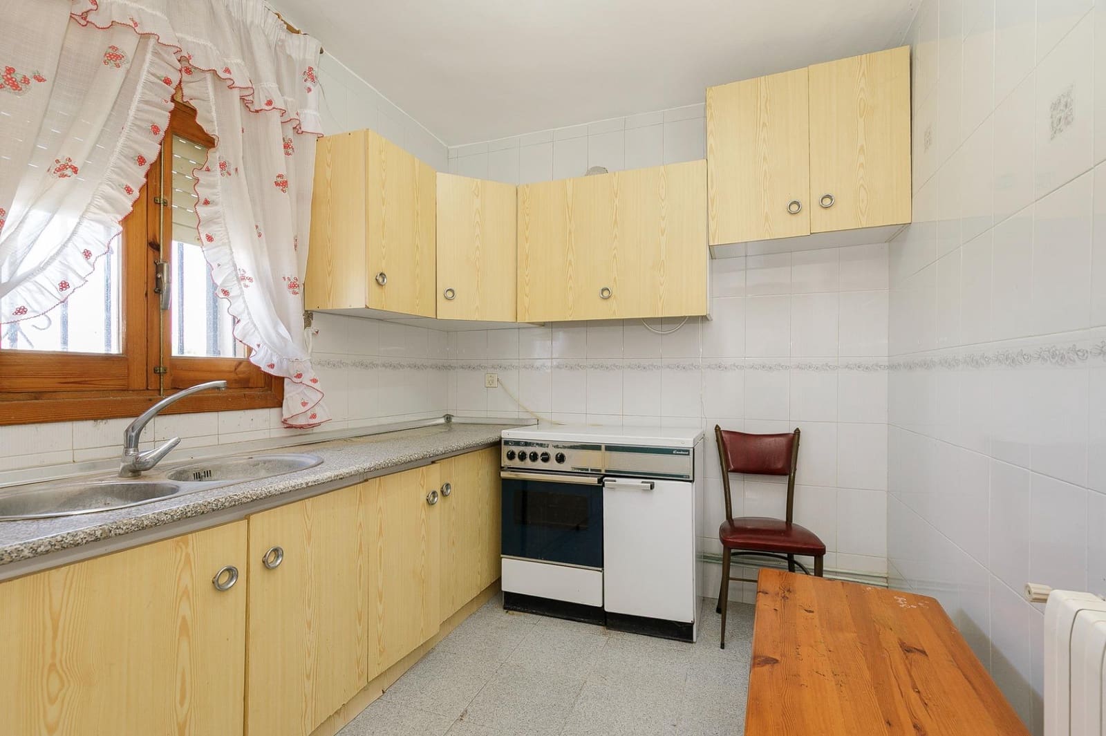 10 soveværelse Hulehus til salg i Castillejar med garage - € 95.000 (Ref: 9029947)