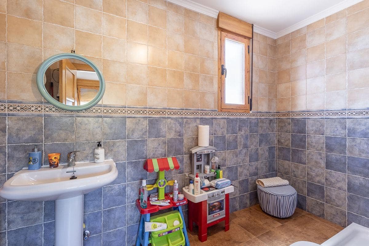 4 soveværelse Villa til salg i Jatar med garage - € 280.000 (Ref: 9034536)