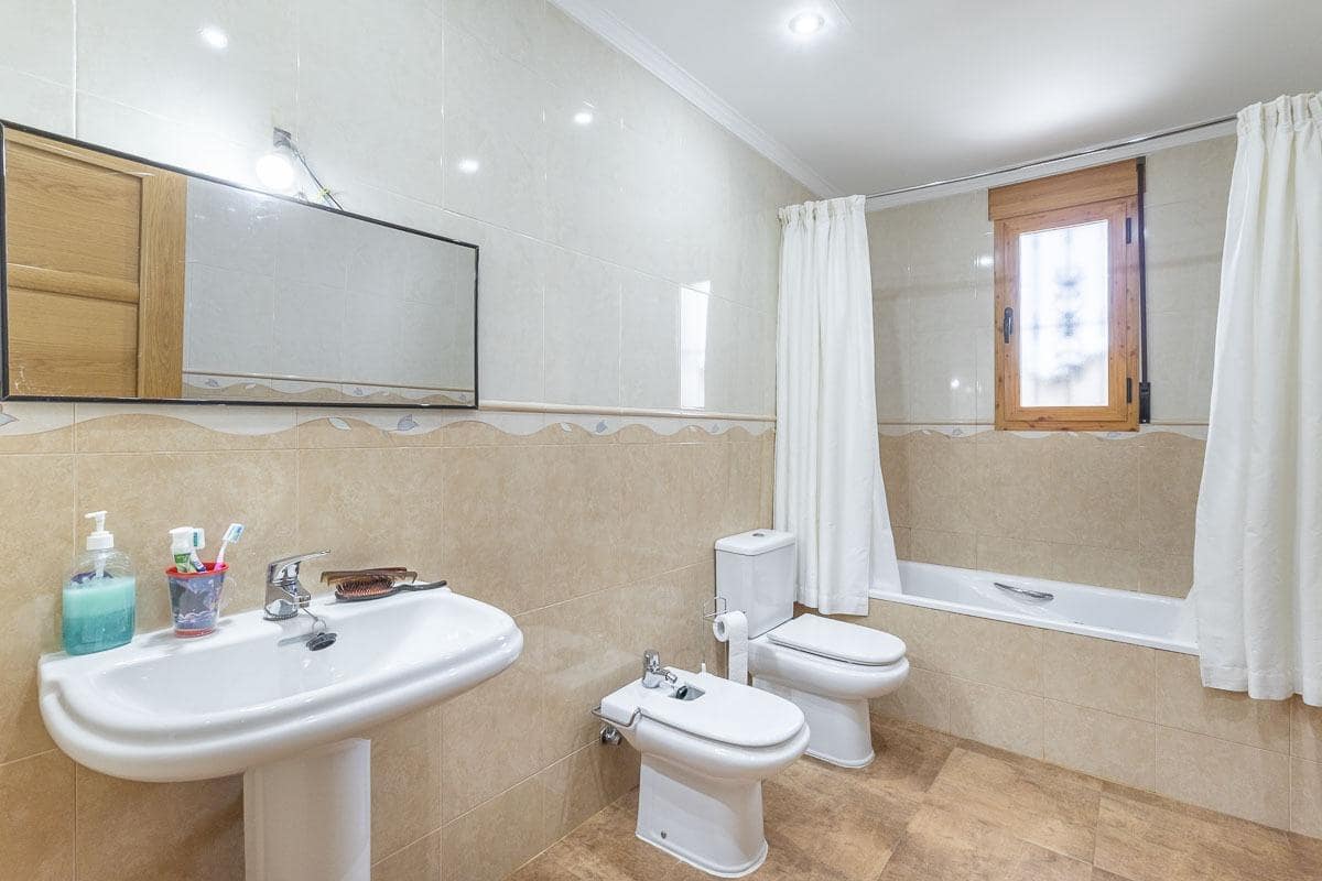 4 soveværelse Villa til salg i Jatar med garage - € 280.000 (Ref: 9034536)