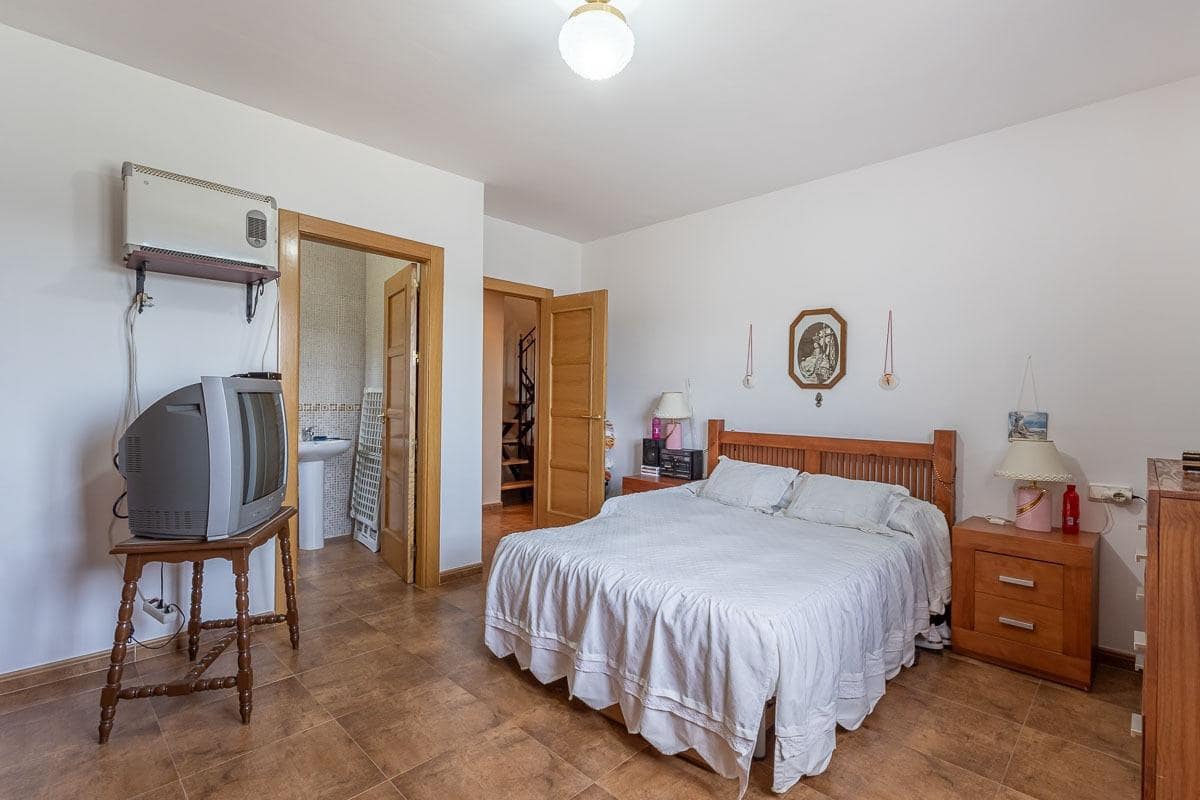 4 soveværelse Villa til salg i Jatar med garage - € 280.000 (Ref: 9034536)