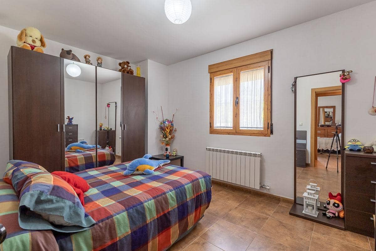 4 soveværelse Villa til salg i Jatar med garage - € 280.000 (Ref: 9034536)