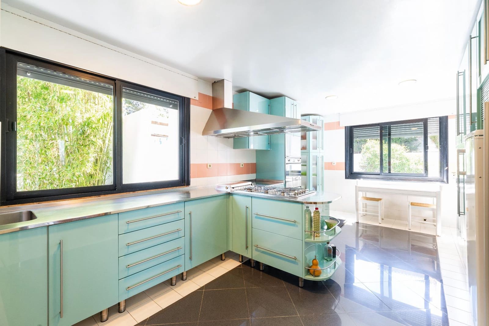 5 soveværelse Villa til salg i Granada by med garage - € 890.000 (Ref: 9062388)