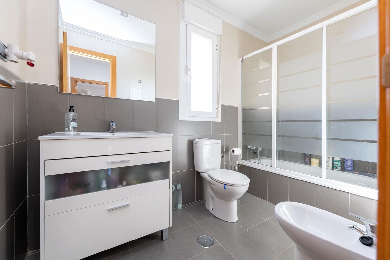 4 soveværelse Rækkehus til salg i Alhama de Granada med garage - € 229.000 (Ref: 9106365)