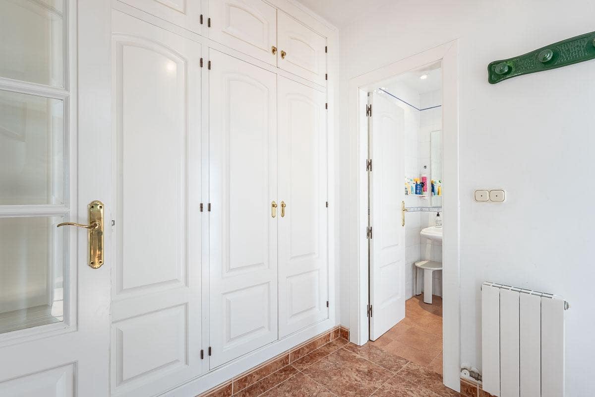 6 soveværelse Villa til salg i Albolote med swimmingpool garage - € 299.000 (Ref: 9108716)