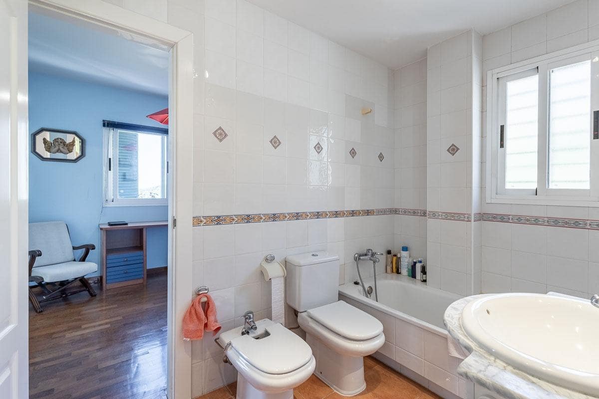 6 soveværelse Villa til salg i Albolote med swimmingpool garage - € 299.000 (Ref: 9108716)