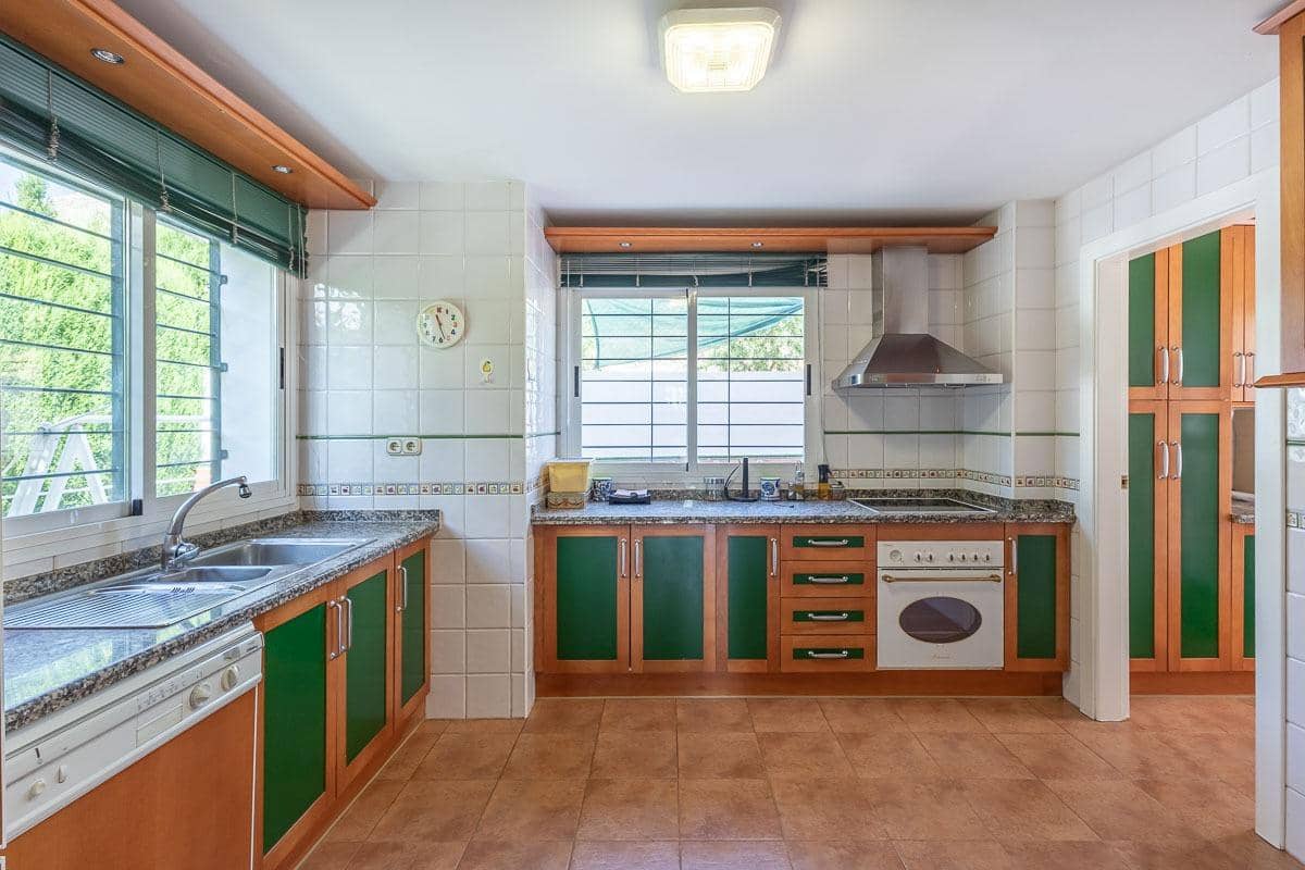 6 soveværelse Villa til salg i Albolote med swimmingpool garage - € 299.000 (Ref: 9108716)