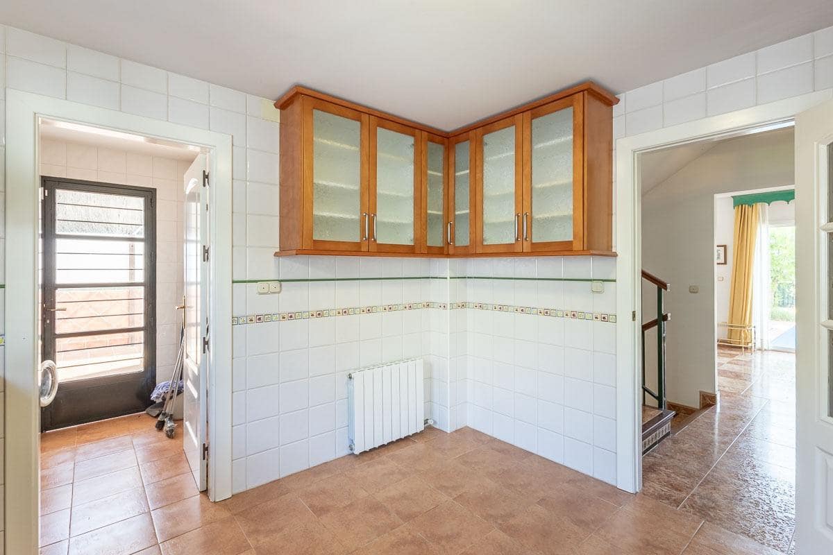 6 soveværelse Villa til salg i Albolote med swimmingpool garage - € 299.000 (Ref: 9108716)