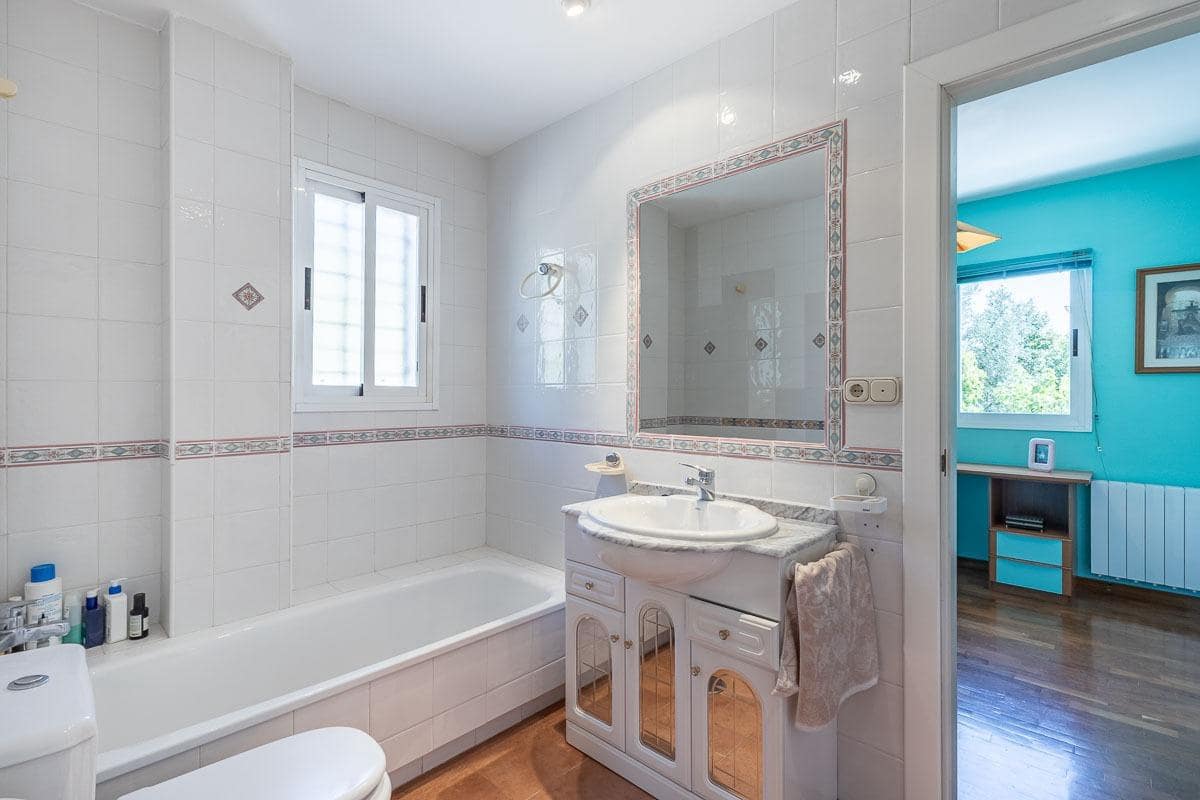 6 soveværelse Villa til salg i Albolote med swimmingpool garage - € 299.000 (Ref: 9108716)