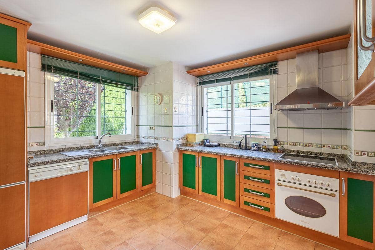 6 soveværelse Villa til salg i Albolote med swimmingpool garage - € 299.000 (Ref: 9108716)