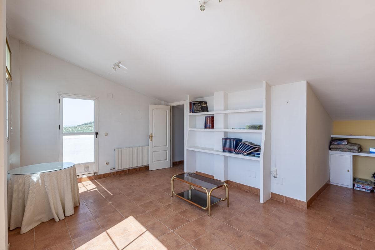 6 soveværelse Villa til salg i Albolote med swimmingpool garage - € 299.000 (Ref: 9108716)