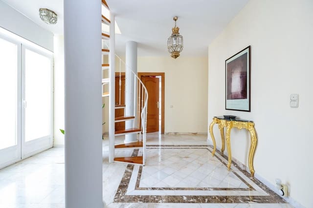 4 soveværelse Villa til salg i Albolote med swimmingpool garage - € 550.000 (Ref: 9116126)