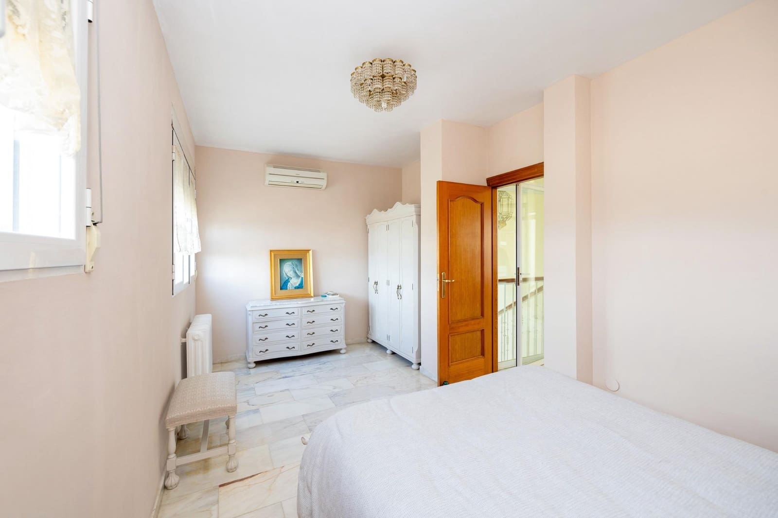 4 soveværelse Villa til salg i Albolote med swimmingpool garage - € 550.000 (Ref: 9116126)