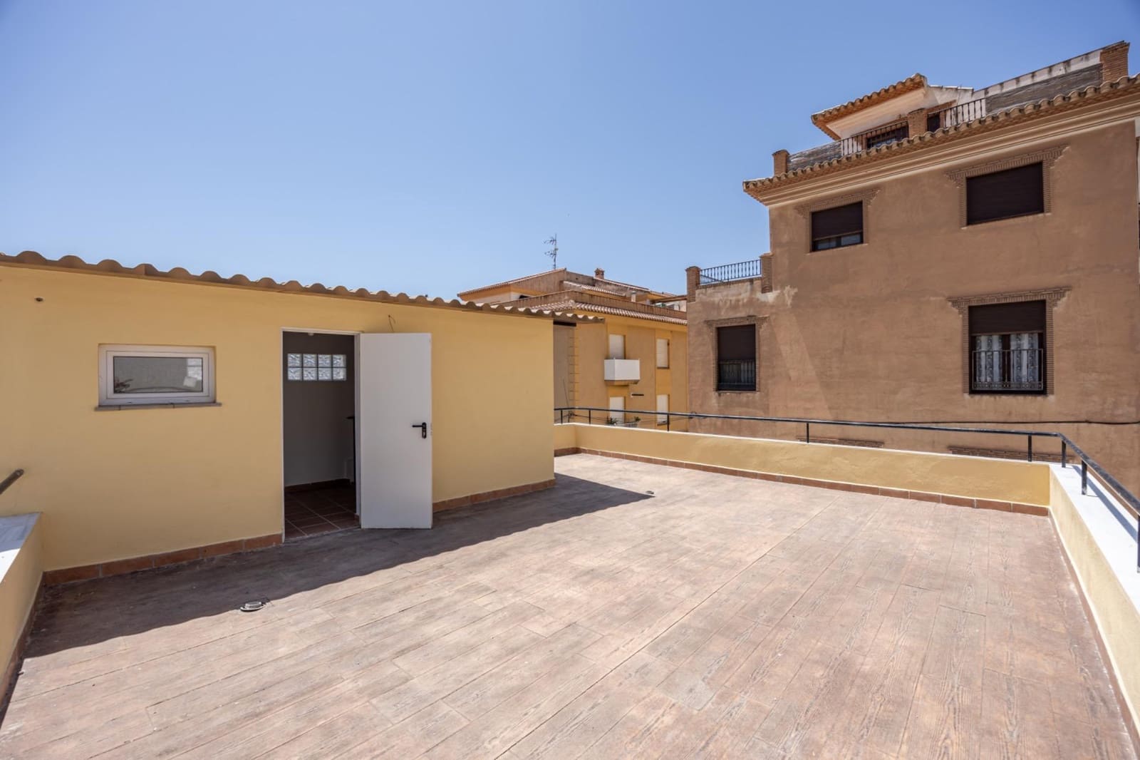 2 slaapkamer Villa te koop in Lanjaron met garage - € 123.000 (Ref: 9137158)