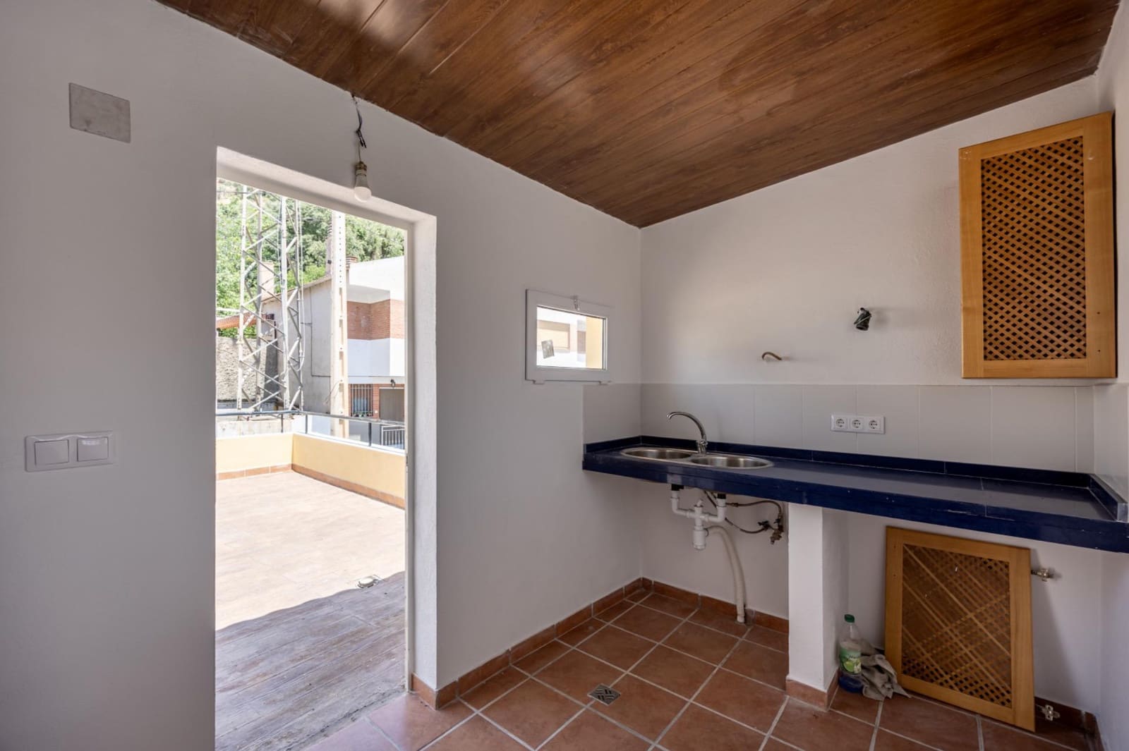 2 slaapkamer Villa te koop in Lanjaron met garage - € 123.000 (Ref: 9137158)