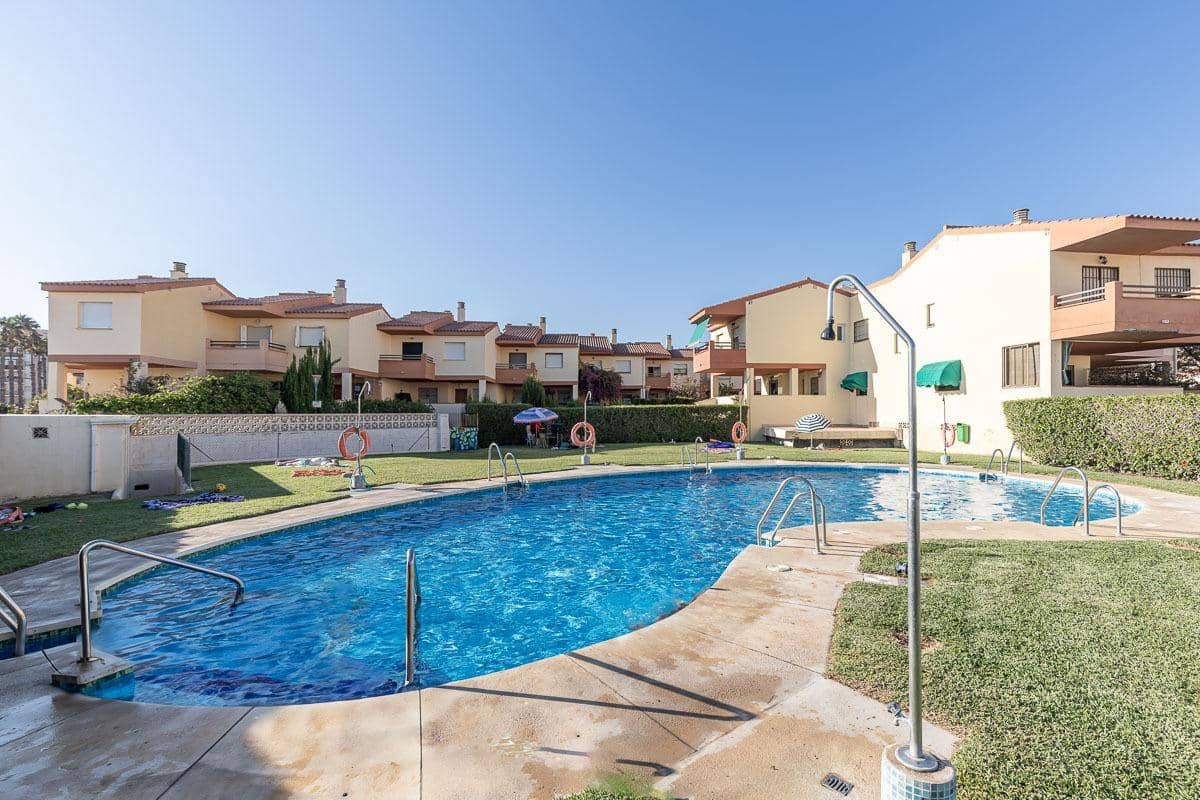 4 soveværelse Rækkehus til salg i Salobrena med swimmingpool garage - € 475.000 (Ref: 9191095)