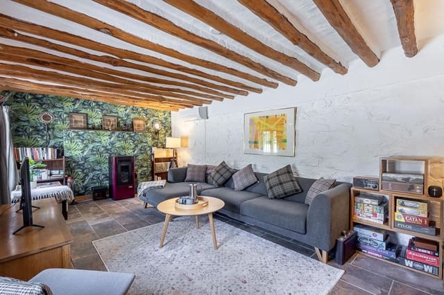 4 soveværelse Villa til salg i Loja med swimmingpool - € 268.000 (Ref: 9215088)