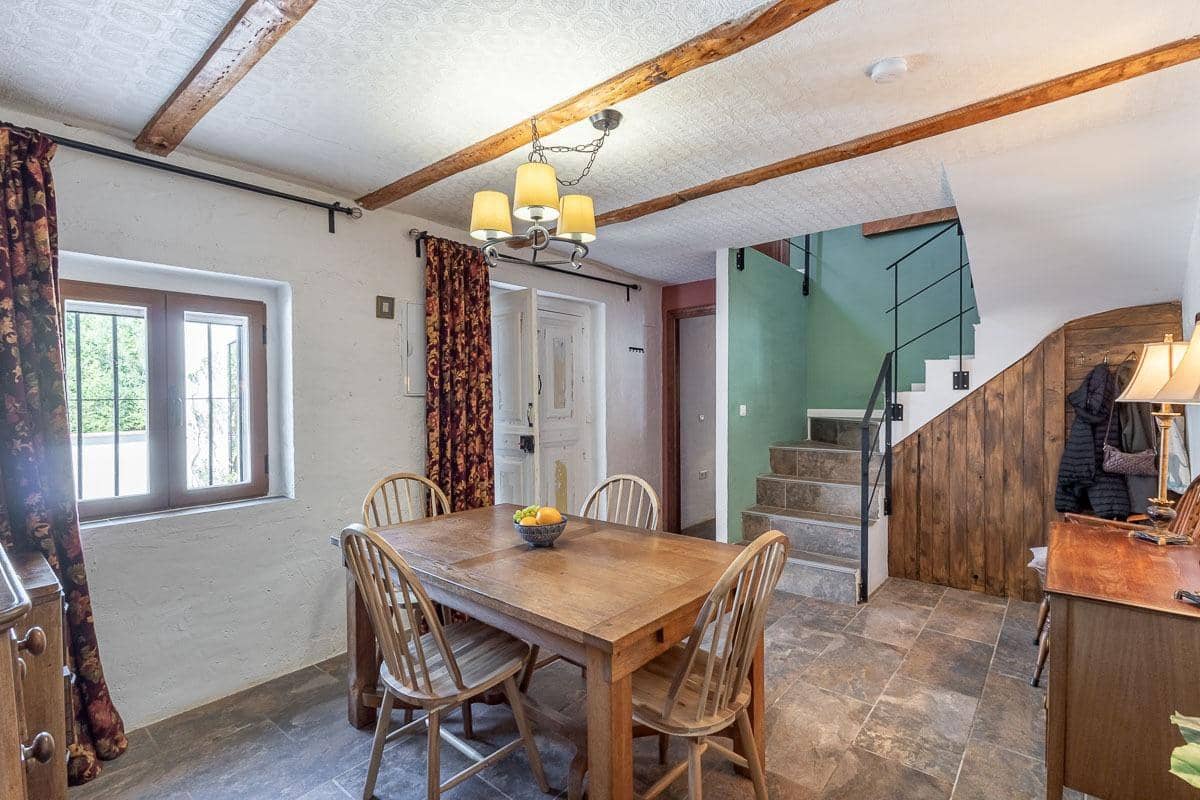 4 soveværelse Villa til salg i Loja med swimmingpool - € 268.000 (Ref: 9215088)