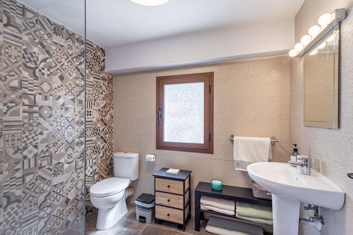 4 soveværelse Villa til salg i Loja med swimmingpool - € 268.000 (Ref: 9215088)