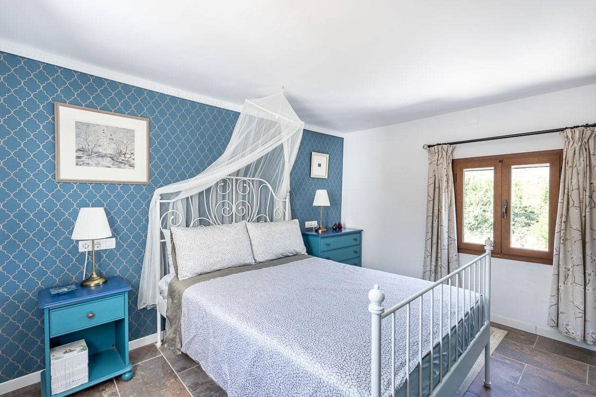 4 soveværelse Villa til salg i Loja med swimmingpool - € 268.000 (Ref: 9215088)