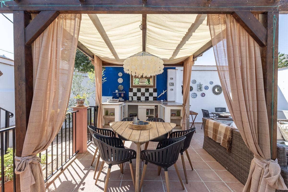 4 soveværelse Villa til salg i Loja med swimmingpool - € 268.000 (Ref: 9215088)