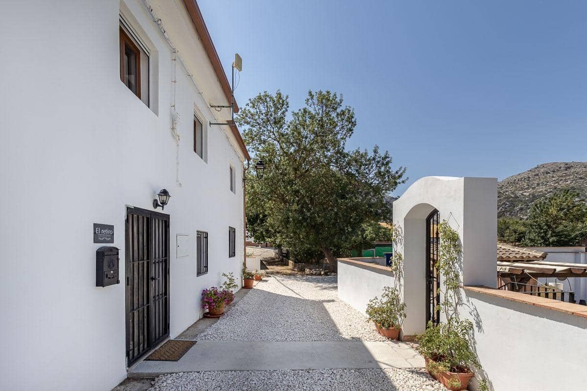 4 soveværelse Villa til salg i Loja med swimmingpool - € 268.000 (Ref: 9215088)