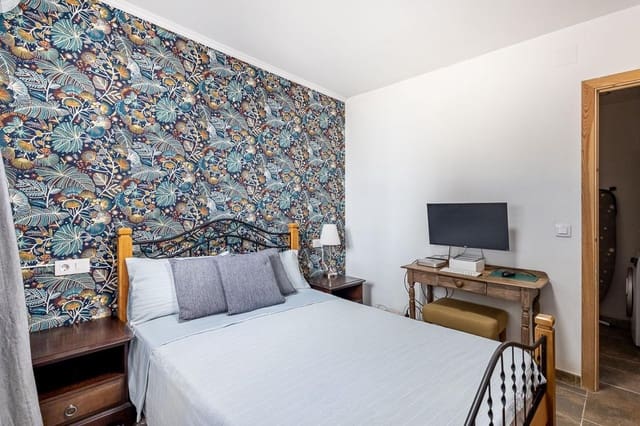 4 soveværelse Villa til salg i Loja med swimmingpool - € 268.000 (Ref: 9215088)