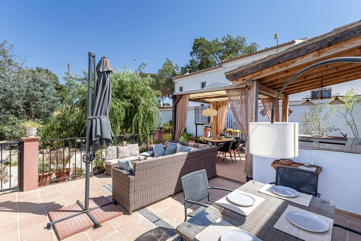 4 soveværelse Villa til salg i Loja med swimmingpool - € 268.000 (Ref: 9215088)