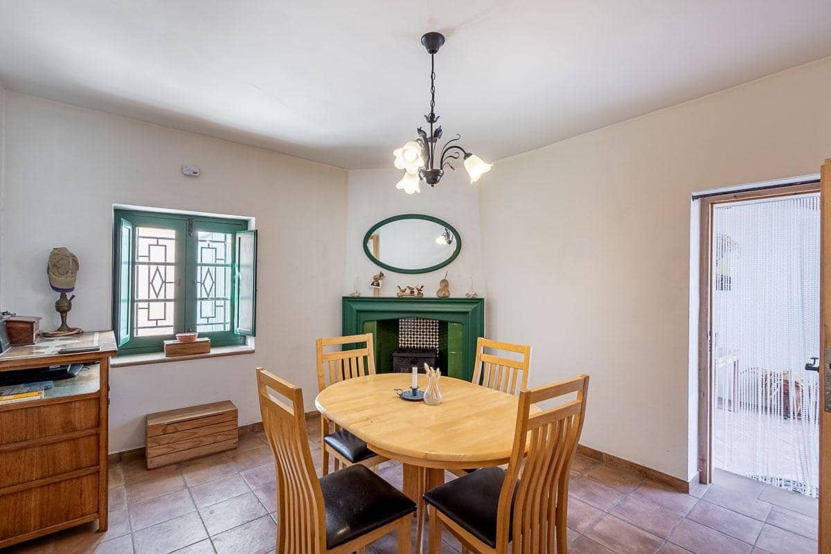 4 bedroom Villa for sale in Arenas del Rey with garage - € 155,000 (Ref: 9264294)