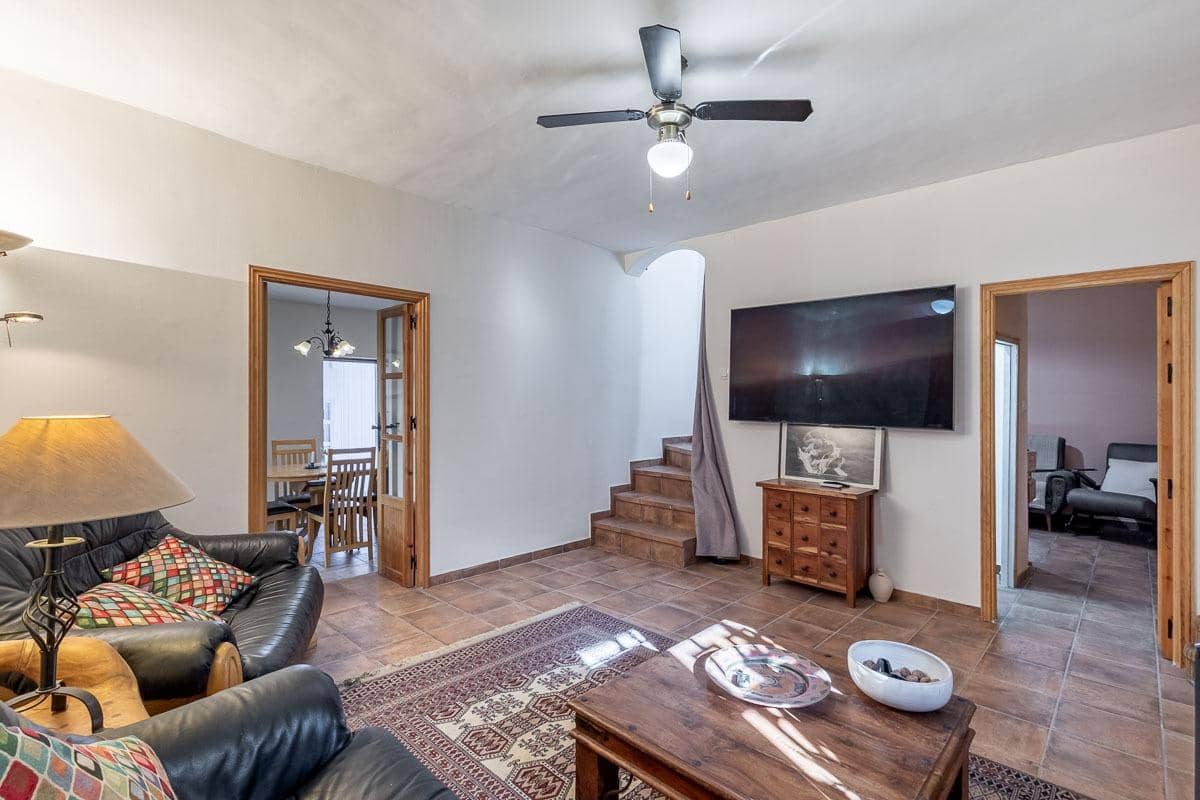 4 bedroom Villa for sale in Arenas del Rey with garage - € 155,000 (Ref: 9264294)