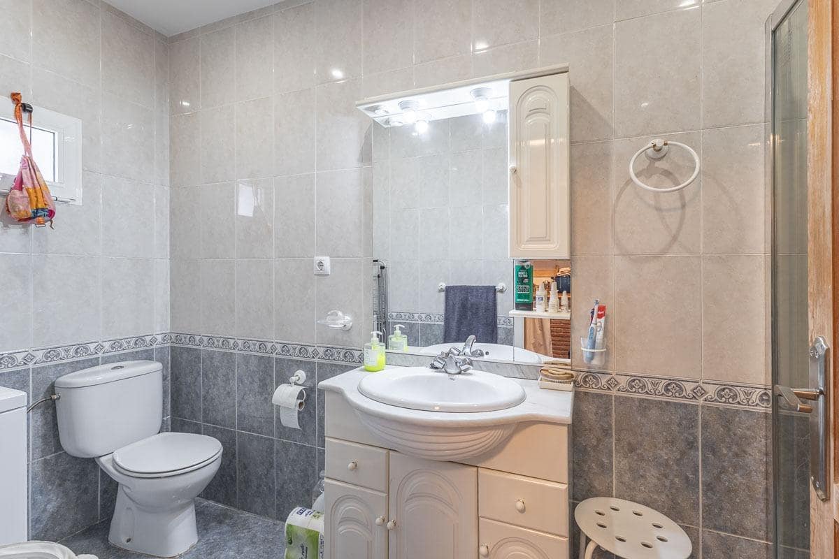 4 bedroom Villa for sale in Arenas del Rey with garage - € 155,000 (Ref: 9264294)