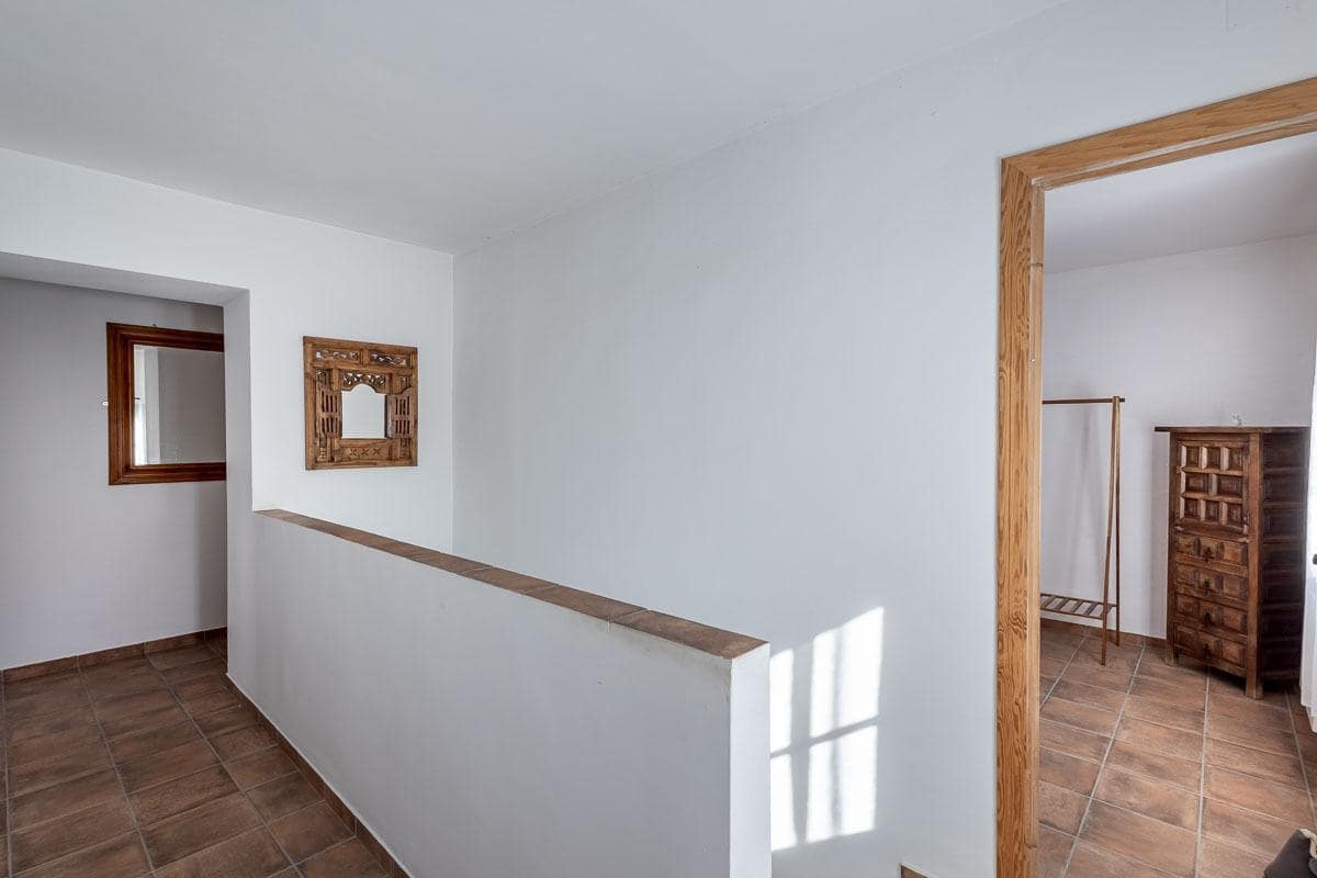 4 bedroom Villa for sale in Arenas del Rey with garage - € 155,000 (Ref: 9264294)