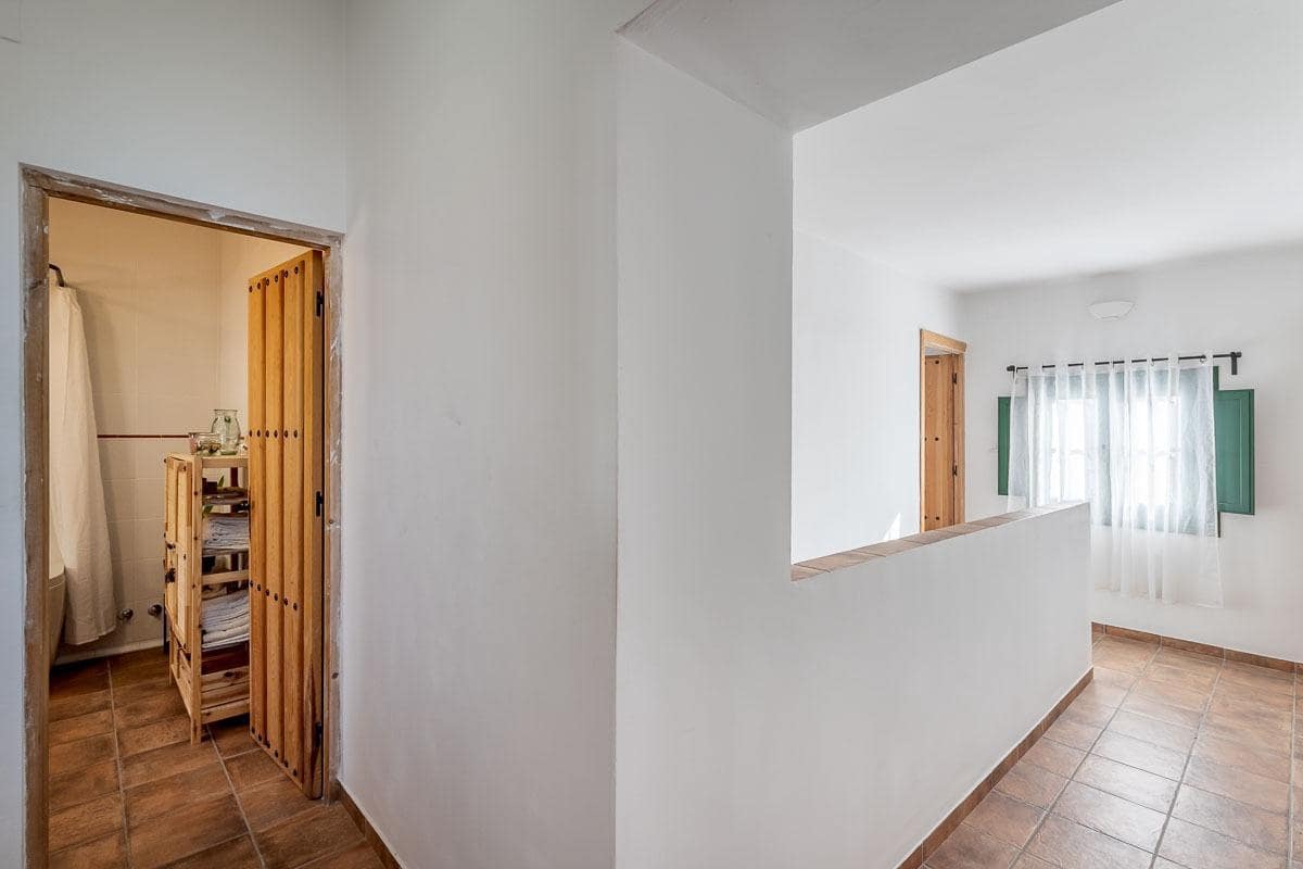 4 bedroom Villa for sale in Arenas del Rey with garage - € 155,000 (Ref: 9264294)