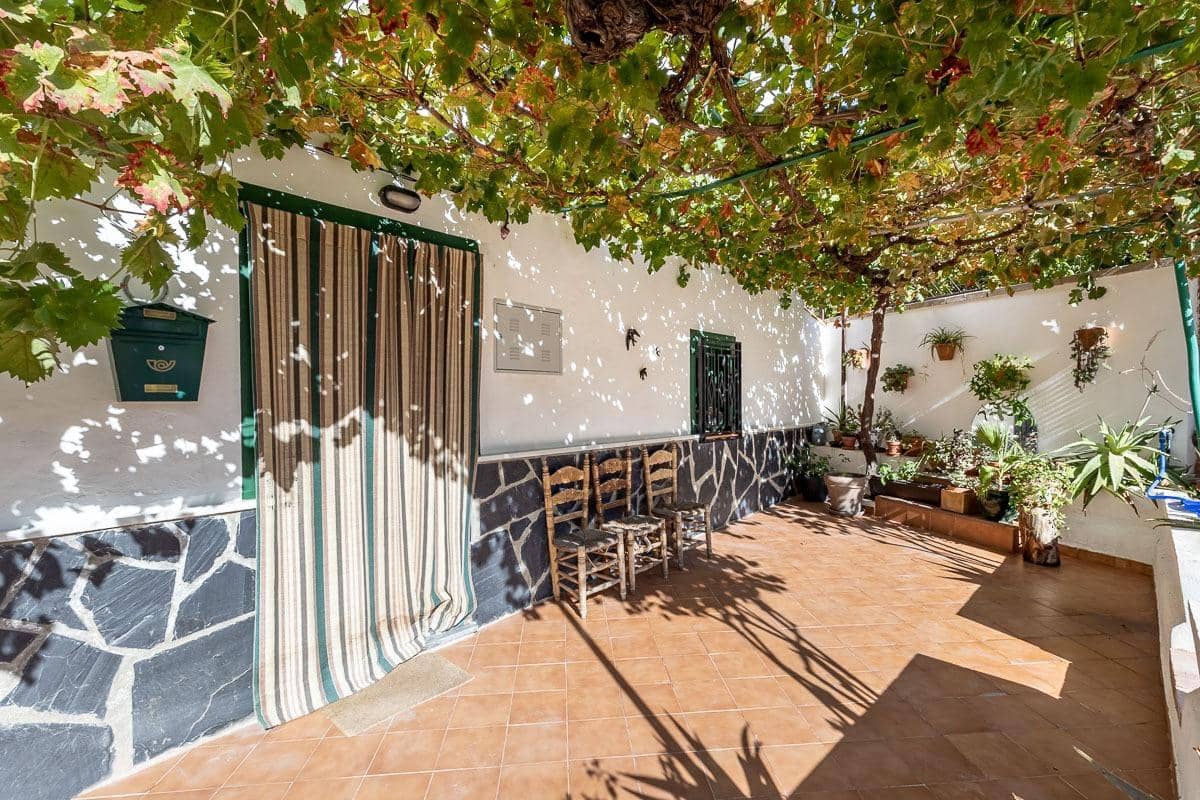 4 bedroom Villa for sale in Arenas del Rey with garage - € 155,000 (Ref: 9264294)