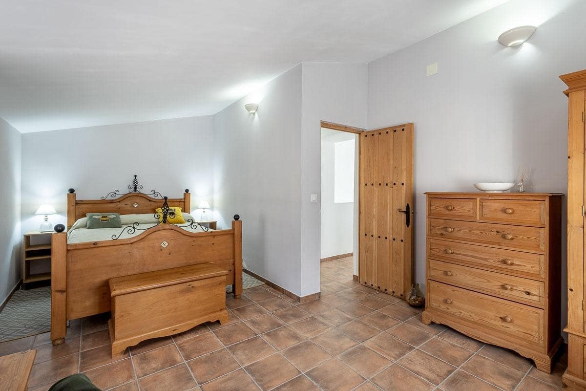 4 bedroom Villa for sale in Arenas del Rey with garage - € 155,000 (Ref: 9264294)