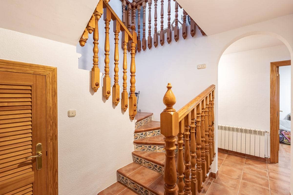 5 soveværelse Villa til salg i Padul med swimmingpool garage - € 275.000 (Ref: 9282052)