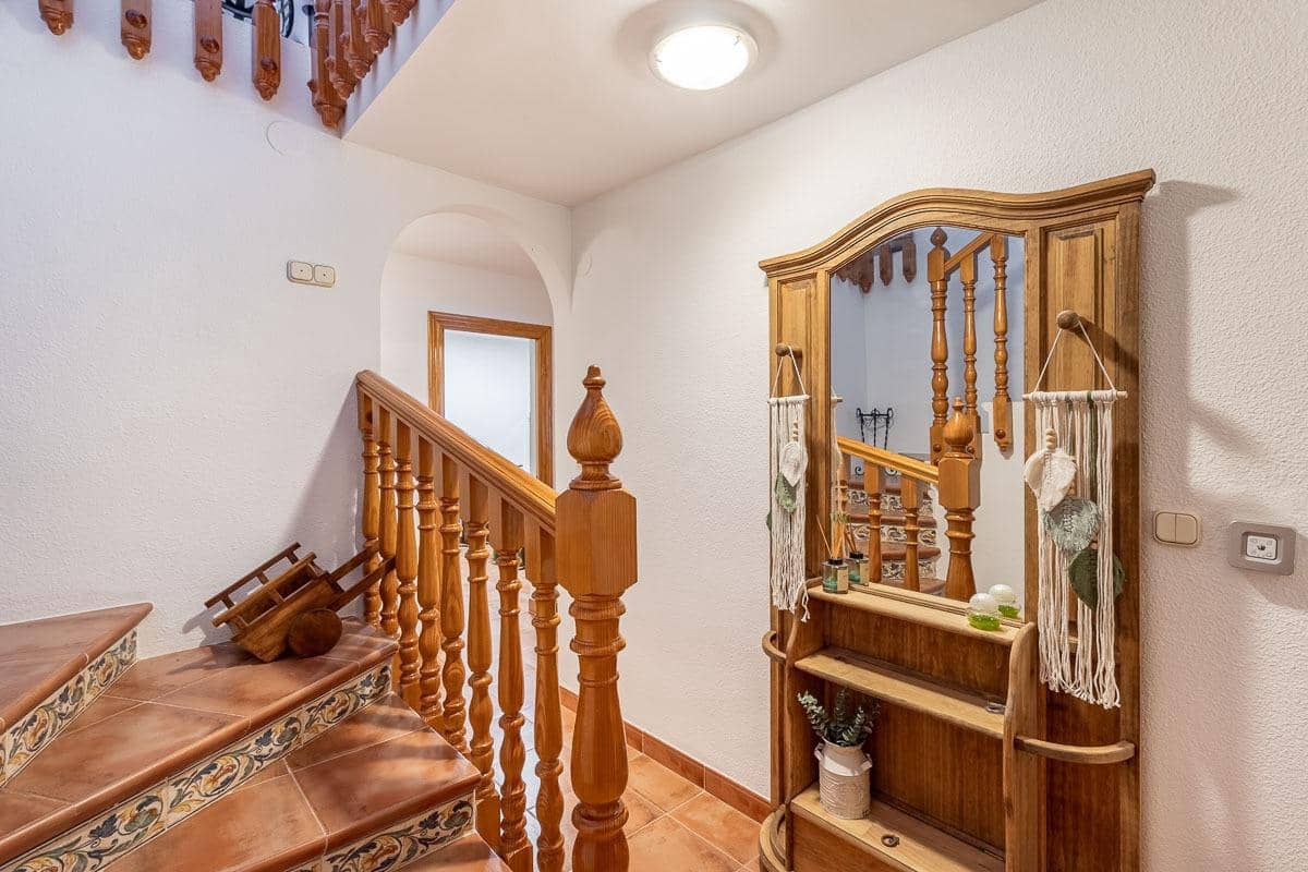 5 soveværelse Villa til salg i Padul med swimmingpool garage - € 275.000 (Ref: 9282052)